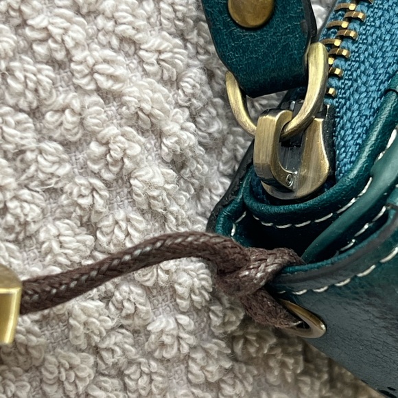 NWOT Ladies Charm Infinite Blue Green Leather Wristlet Wallet - Picture 8 of 9